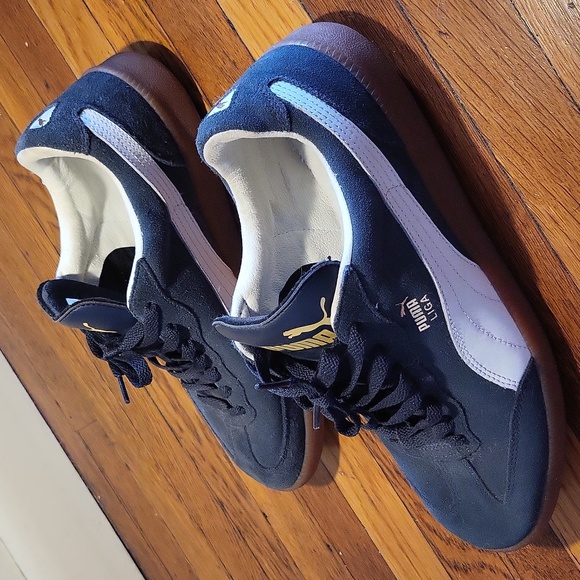 Men's 11 navy blue Puma Suede Shoes. White leather stripe. - Picture 2 of 7